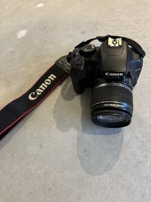 Cámara réflex digital Canon EOS 1100D/Rebel T3 12,2 MP, lente 18-55 mm F/3,5-5,6 IS Foto 1 de 3