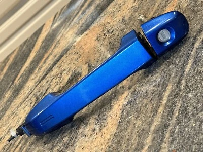 🔥MANIJA DE PUERTA LATERAL DE TRACCIÓN DELANTERA IZQUIERDA TOYOTA PRIUS C 2012-2019 RAYA AZUL 8T7 OEM Foto 1 de 4