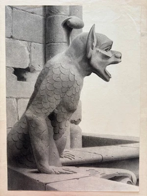 Gárgola gótica carbón sobre papel dibujo Notre Dame París principios del siglo XX Foto 1 de 4