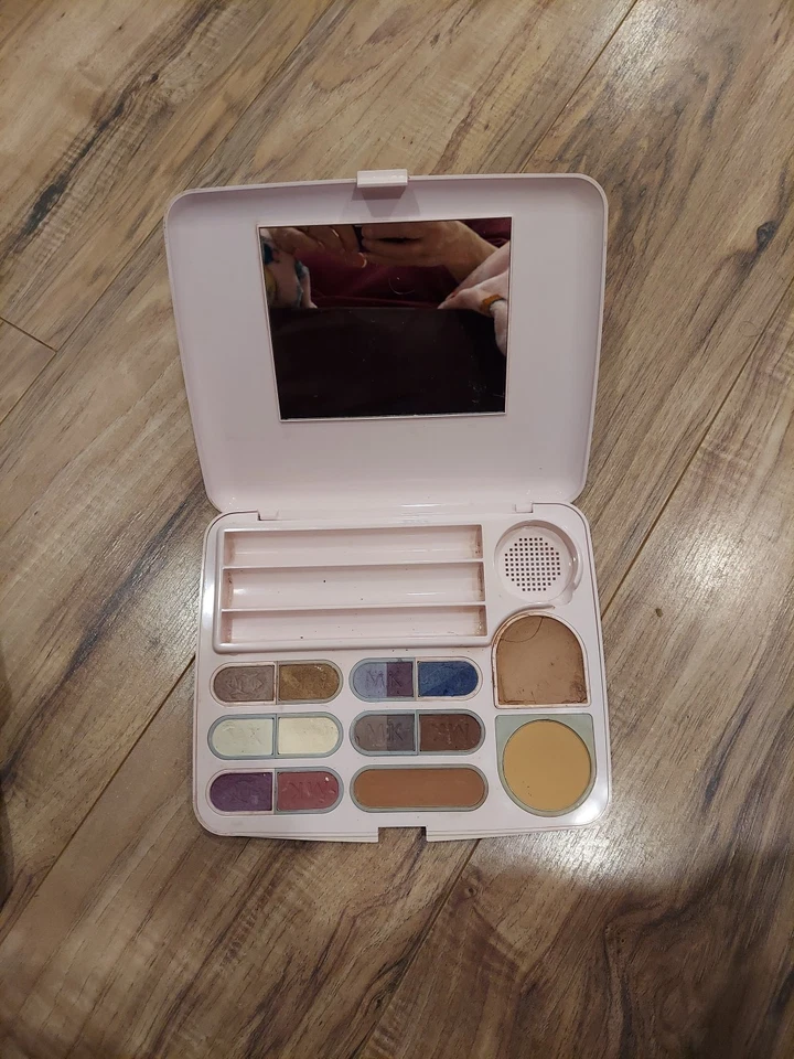 Mary Kay - Estuche de Maquillaje Paleta de Colores Rosa, Incluye Espejo. Incluye maquillaje  Foto 1 de 4