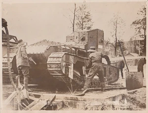 1918 Press Photo British Army Whippet Tank after Battle in "No Man's Land" - Picture 1 of 2