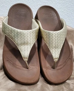 FitFlop Shoes Womens Sz 8 Gold Leather Imogen Basket Weave Thong Sandals EUC - Picture 1 of 5
