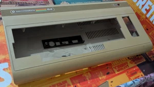 Carcasa Commodore 64 (con tornillos) no ser buen estado caja de pan c64 8 bits - Imagen 1 de 6