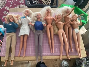 7 x 1966 Barbie Dolls Couple V. Rare Dentist/Sindy Sweatshirt 4 Undressed - Picture 1 of 20