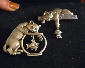 Set Of 2 JJ Jonette Cat Animated Brooch Pin Pewter Tone Metal Jewelry Signed - Bild 1 von 8