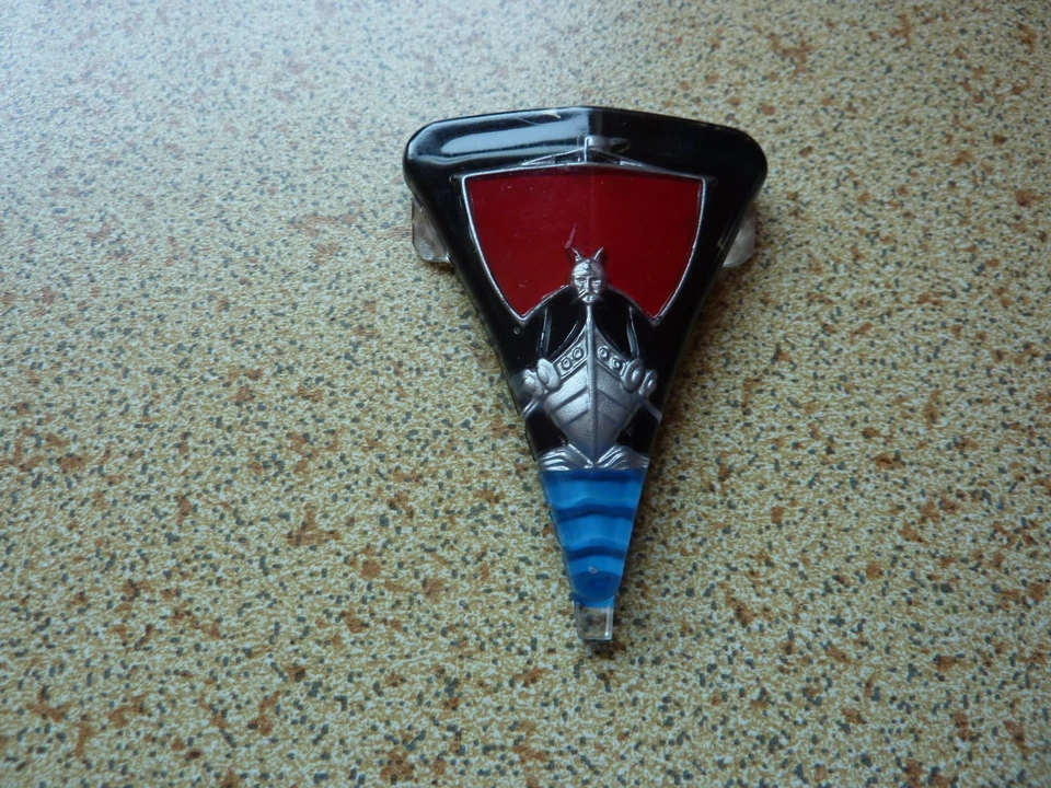 ROVER P4 95 / 110   Front grille badge.    New.  Part no 352090. - image 1 of 1