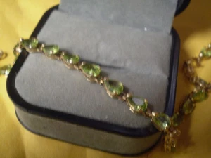 10K Yellow Gold Ladies 18 Peridot Link Bracelet      4.5 grams     Missing 4 - Picture 1 of 3