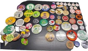 Lot 70+ Vintage Pinback Buttons 1970’s - 2000’s Sports, Beer, Movies, Music, Snopy - Bild 1 von 5