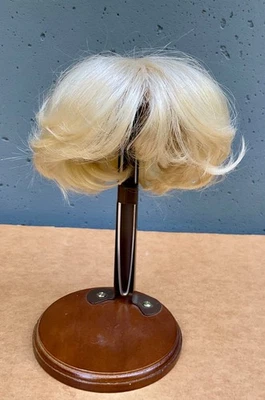 Hermosa peluca corta rubia vintage para muñeca antigua - cabría muñeca de 11 1/2 pulgadas Foto 1 de 4