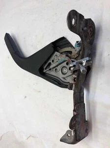 2006 SATURN VUE 2.2L Emergency Pull Parking Hand Brake Control Lever OEM - Picture 1 of 15