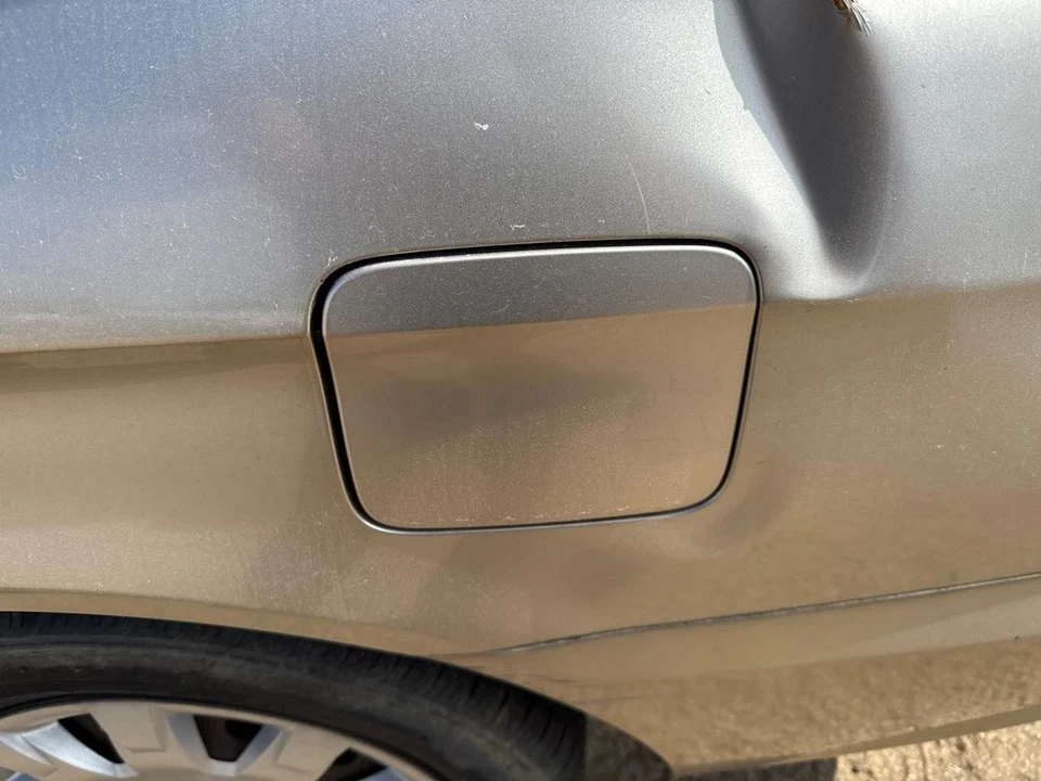 Fuel Tank Filler Gas Door KIA OPTIMA 01 02 03 04 05 06 - Imagem 1 de 1