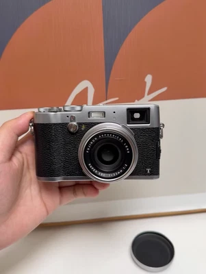 Fujifilm X100T 16.3MP Compact Digital Camera Silver FX-X100T - Image 1 of 4