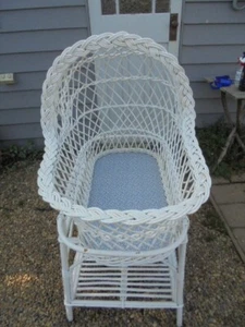 Vintage cane bassinette - Picture 1 of 13