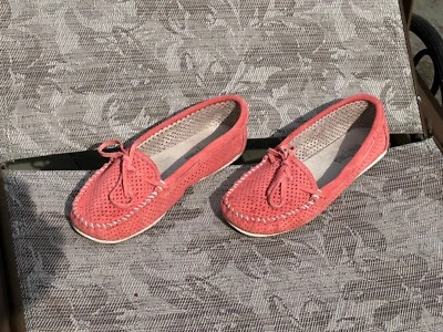 Mocasines para mujer Minnetonka 9,5, melón/salmón/rosa Foto 1 de 4