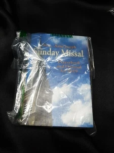 St. Joseph Sunday Missal and Hymnal for 2019 (Canadian Edition) by International - Foto 1 di 3