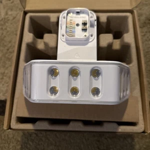 Proyector para cámara exterior Vivint Pro Floodlight Bridge VS-ODL-100-WHT - Imagen 1 de 5