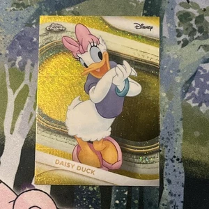 Mini diamantes amarillos Daisy Duck Disney #40 cromados Topps 2025 - Imagen 1 de 2