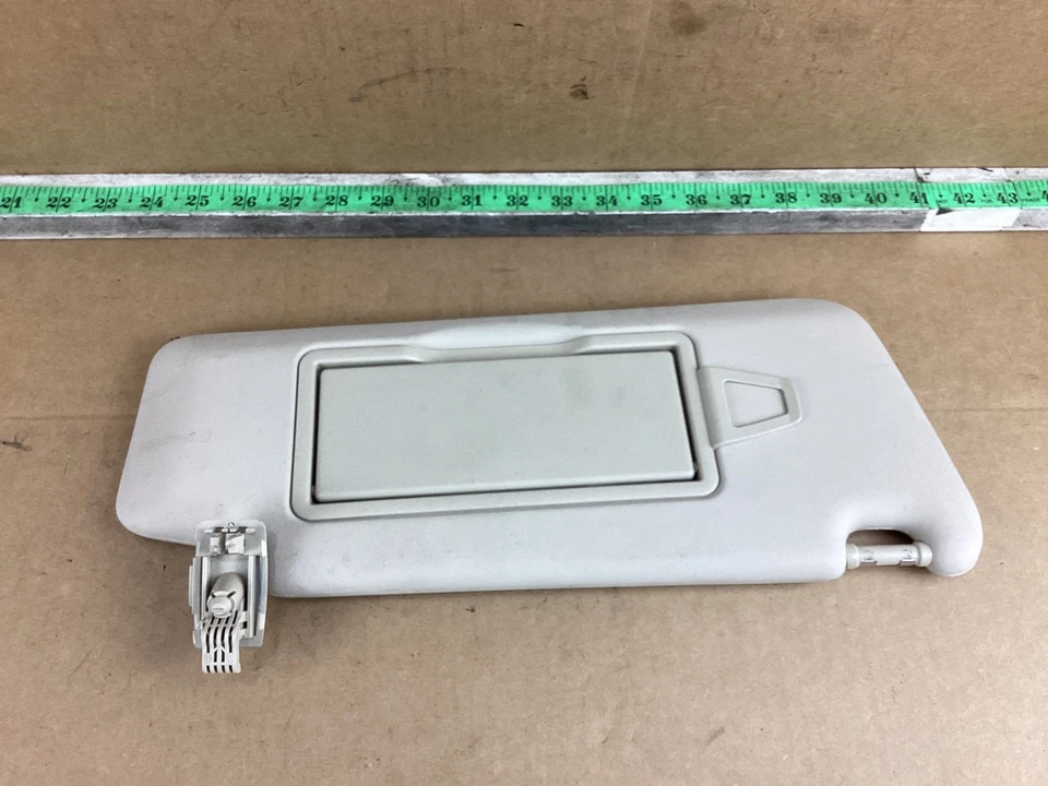 Parasol delantero derecho Mercedes-Benz C250 C300 C350 2008-2014 OEM Foto 1 de 4