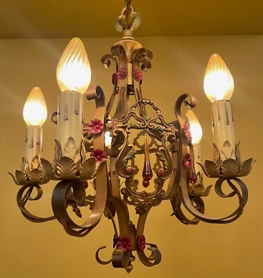 Lámpara de araña policromada vintage de iluminación de los años 20 renacimiento romántico. Luscious Foto 1 de 4
