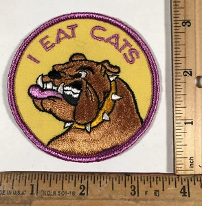 Vintage 70er Jahre I Eat Katzen Bulldogge Aufnäher Hippie lustig Motorrad Trucker - Bild 1 von 2