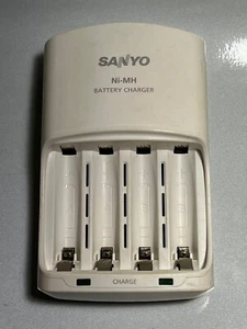 Sanyo Ni-MH Battery Charger (4 AA/AAA) - Picture 1 of 3