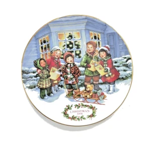 Vintage Avon Perfect Harmony 1991 Christmas Porcelain Collector's 22K Trim Plate - Picture 1 of 2