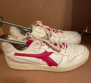 Diadora Magic Basket Niedrig Wildleder Leder Schnürschuhe Herren Größe 7 Schuhe Weiß Rot - Bild 1 von 7