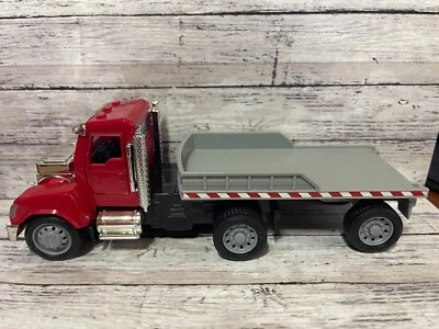 Driven By Battat - красный бортовой грузовик с трактором - Изображение 1 из 4