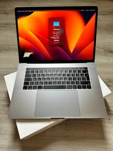 💻 MacBook Pro 15” • i7 3.1GHz • 16Go 512Go SSD Radeon 555 AZERTY - Photo 1/19