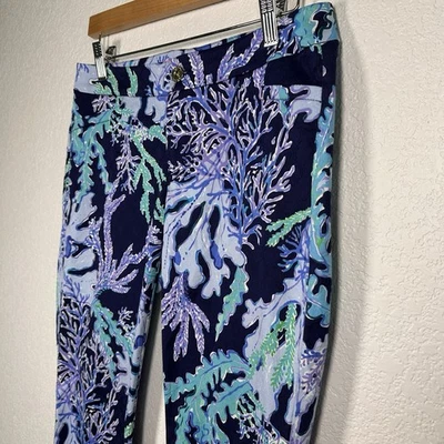Pantalones al tobillo ajustados Lilly Pulitzer Kelly texturizados Swish and Sway Coral Reef 2 Foto 1 de 4