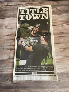 LA Times TITLE TOWN Dodgers WS Champs W/ Clayton Kershaw W/ Plastic Sleeve - Imagen 1 de 10
