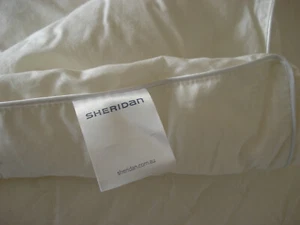 New Sheridan King size White Quilt/Doona 240cm X 210cm - Excellent Quality - Picture 1 of 5