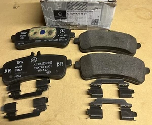Mercedes-Benz Genuine Rear Brake Pads Set A0004204504 - Picture 1 of 4