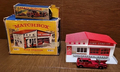 MATCHBOX FIRE STATION MF1 & KING SIZE MERRYWEATHER FIRE ENGINE K-15 BY LESNEY - Image 1 of 4