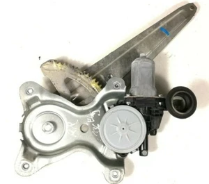 MOTORE REGOLATORE ALZACRISTALLI POSTERIORE DESTRO LEXUS IS250 IS220 2005-2013 85720-58010 OEM - Foto 1 di 11