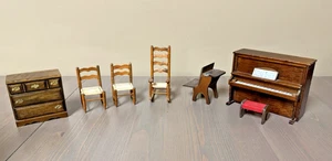 Vintage Holz Puppenstube Möbel Konvolut Klavier/Bank 3 Stühle Schreibtisch Kommode - Bild 1 von 7