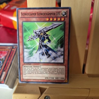 Yu-Gi-Oh Schweigsamer Schwertkämpfer LV5 Common LCYW-DE034 1.Auflage - Bild 1 von 2