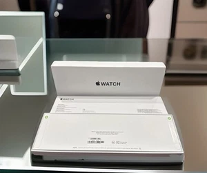New Sealed Apple Watch SE 2nd Gen 40MM Starlight Al Star SB Aluminum A2722 Band - Picture 1 of 6