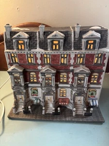 Dept 56 Natale in città "Sutton Place Brownstones" #5961-7 Usato in ottime condizioni - Foto 1 di 11