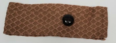 Faixa de cabeça com botões para segurar máscaras faciais marrom com costura à mão vintage. Botões. - Imagem 1 de 4