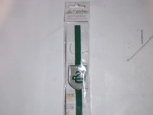 Harry Potter: Serpeverde Smaltato Charm Segnalibro NUOVO Spedizione Gratuita Non Tracciata #G5 - Foto 1 di 2