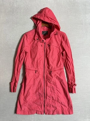 Chaqueta de lluvia con capucha Cole Haan Signature abrigo para todo clima para mujer rojo mediano Foto 1 de 4