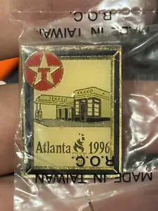 Texaco 1996 Atlanta de colección Juegos Olímpicos Pinback Solapa Sombrero Gorra Pin - 1992 ACOG ¡NUEVO!¡! - Imagen 1 de 2