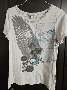 Banana Republic Grafik T-Shirt klein grau blau Post WINGS Logo - Bild 1 von 4