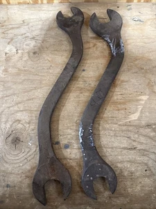 Lot Of 2 Antique Industrial Curved Wrenches 21-22” (sizes In Description) - Picture 1 of 9