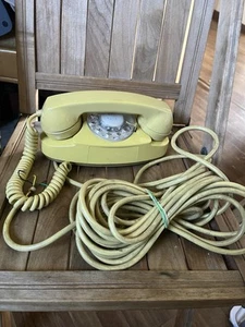Teléfono de escritorio Western Electric Bell System Princess pulsador amarillo 702B - Imagen 1 de 6