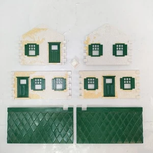 Vintage 1950s Plasticville Cape Cod House (Green & White) - O Gauge Decor Train - Picture 1 of 4