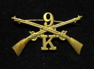 ORIGINAL SPANISH AMERICAN WAR ERA HAT BADGE / INSIGNIA 9th INFANTRY. CO. K - Picture 1 of 2