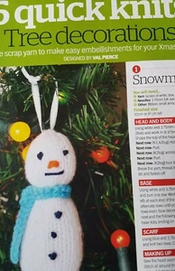 6 QUICK KNITS - Tree deco snowman, Santa  tree, mini mitten, Mag pull out - (G) - Picture 1 of 5