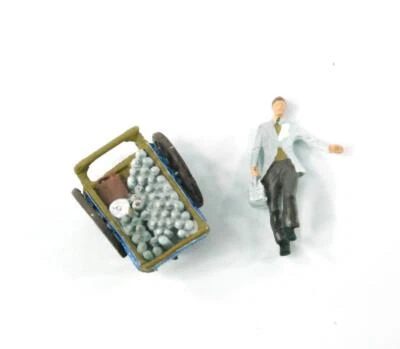 OO Gauge Milkman and milk cart P&D Marsh PDZ53 - image 1 of 2